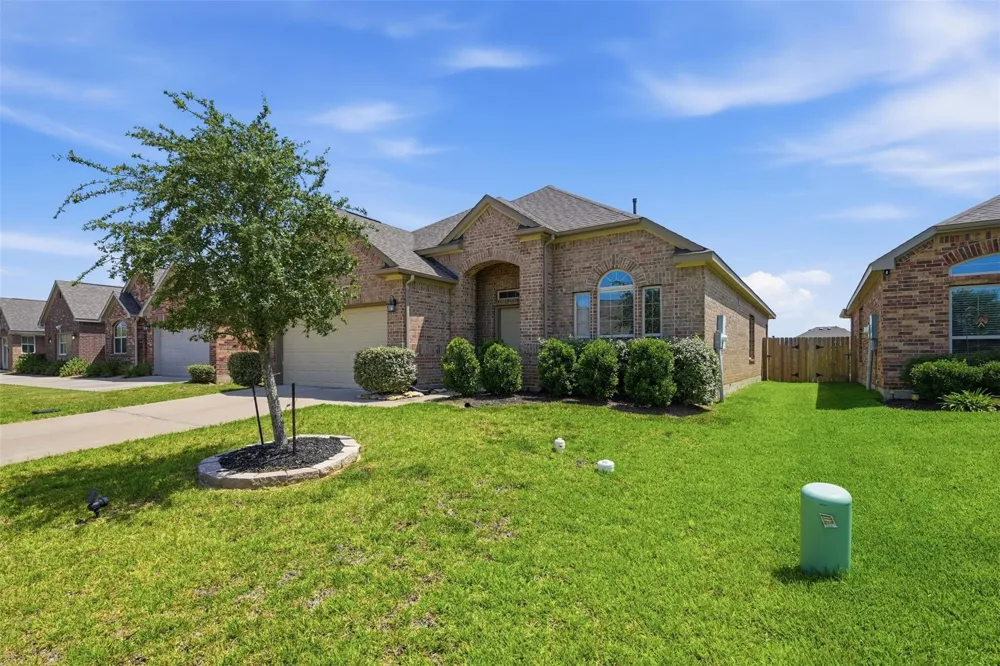 4305 E Bayou Maison Circle Dickinson, TX 77539