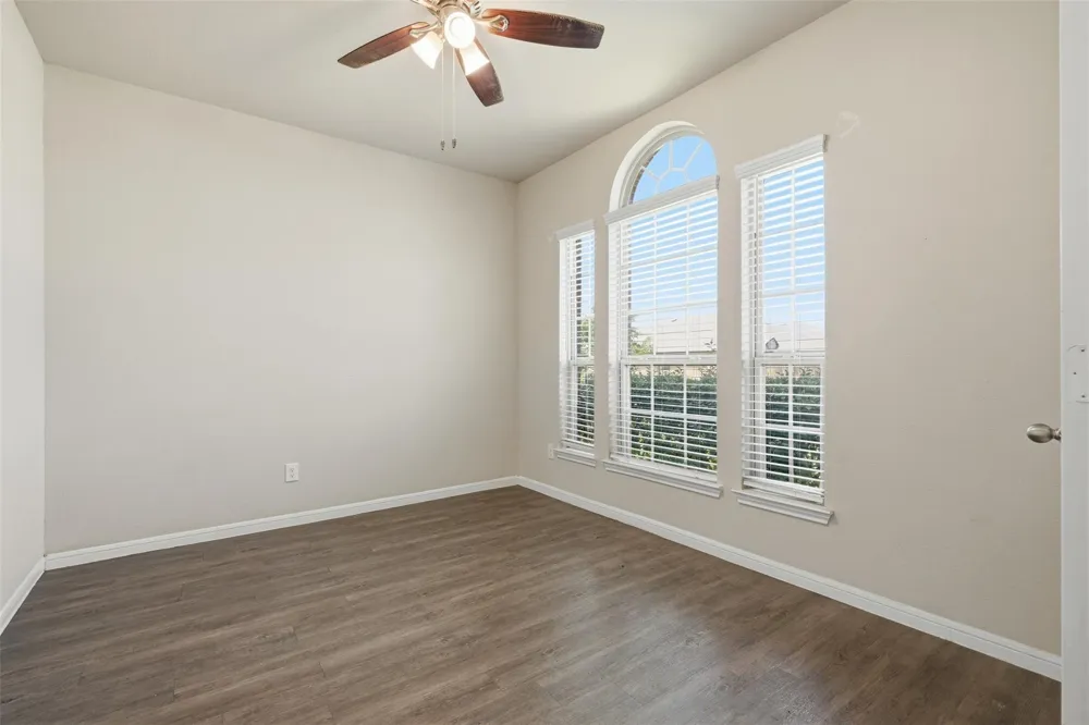 4305 E Bayou Maison Circle Dickinson, TX 77539