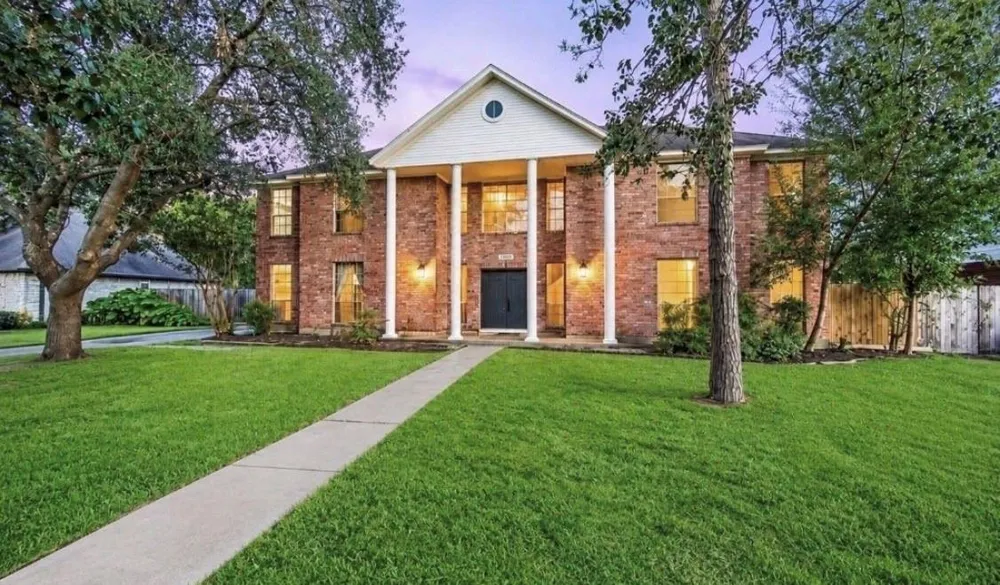 1414 W Castlewood Avenue Friendswood, TX 77546