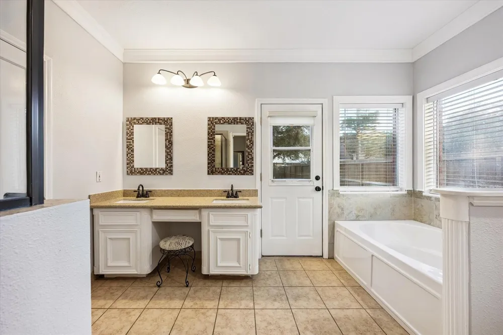1414 W Castlewood Avenue Friendswood, TX 77546