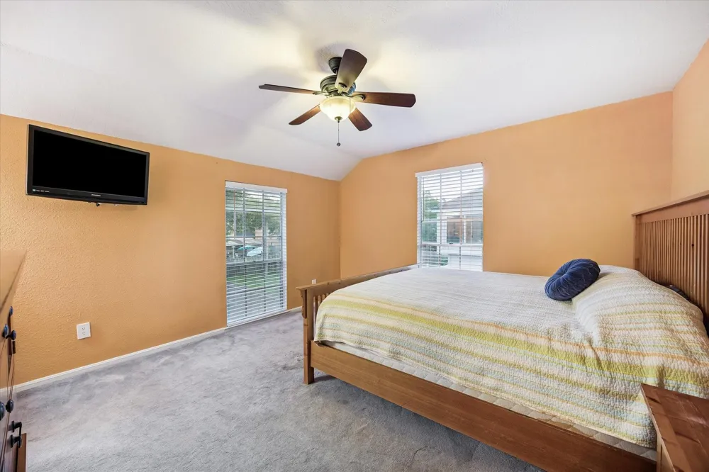 1414 W Castlewood Avenue Friendswood, TX 77546