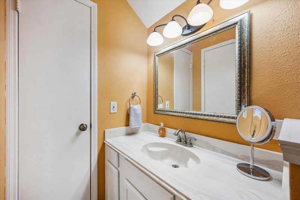 1414 W Castlewood Avenue Friendswood, TX 77546