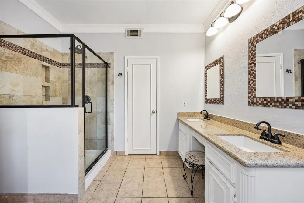 1414 W Castlewood Avenue Friendswood, TX 77546
