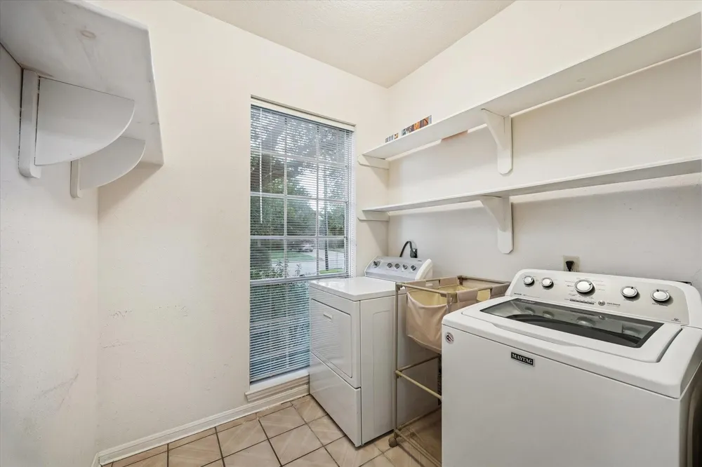 1414 W Castlewood Avenue Friendswood, TX 77546