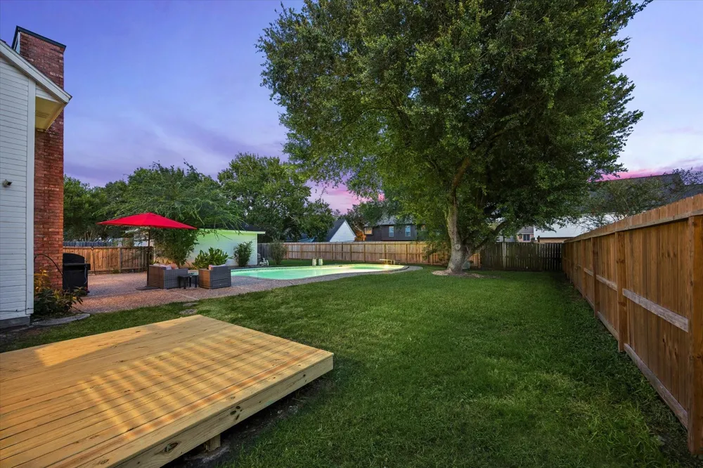 1414 W Castlewood Avenue Friendswood, TX 77546