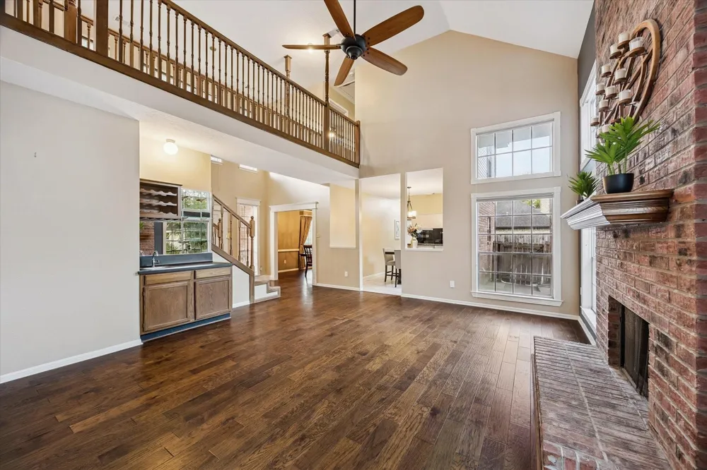1414 W Castlewood Avenue Friendswood, TX 77546