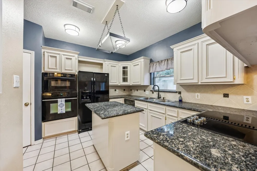 1414 W Castlewood Avenue Friendswood, TX 77546
