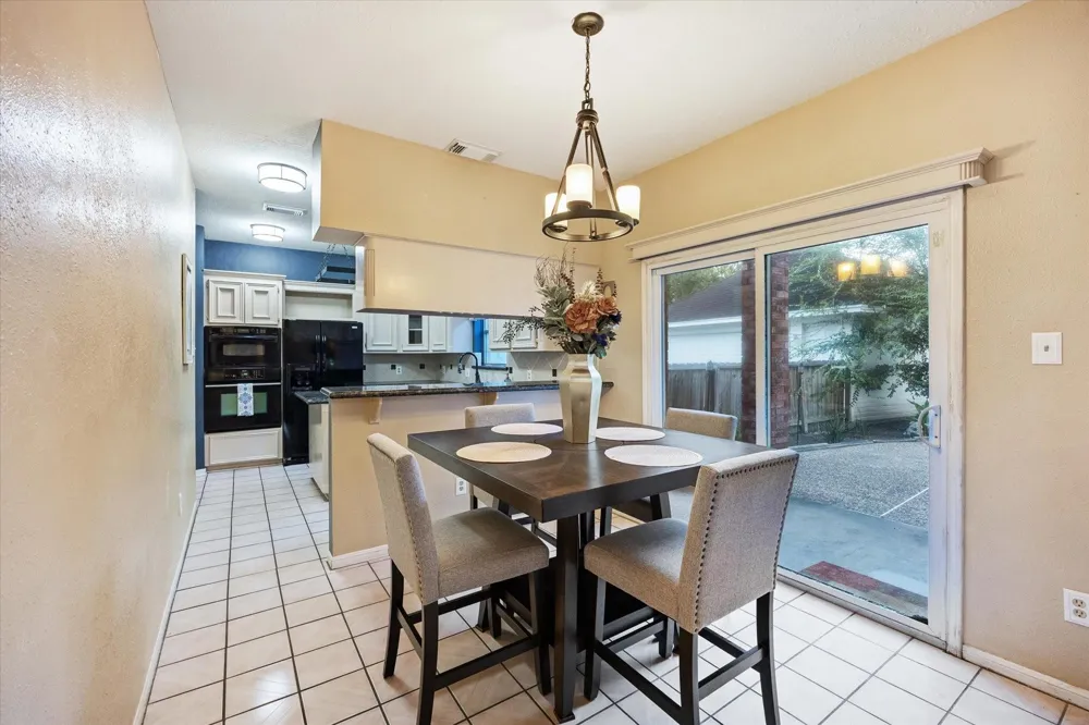 1414 W Castlewood Avenue Friendswood, TX 77546