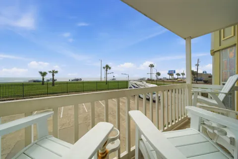 6300 Seawall Boulevard #8103