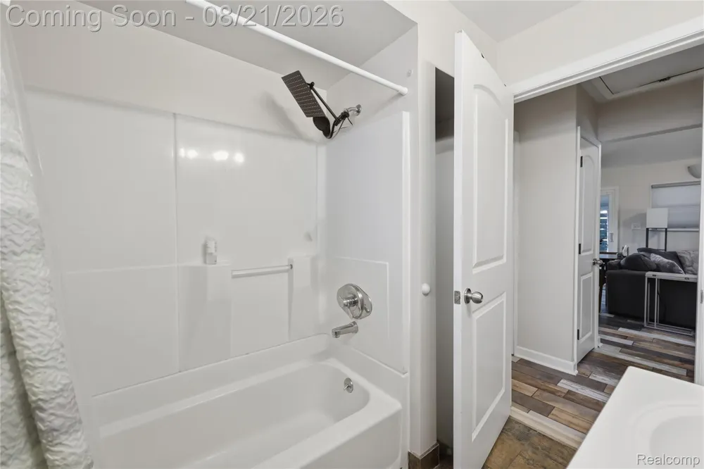 62 Madison Avenue Clawson City, MI 48017