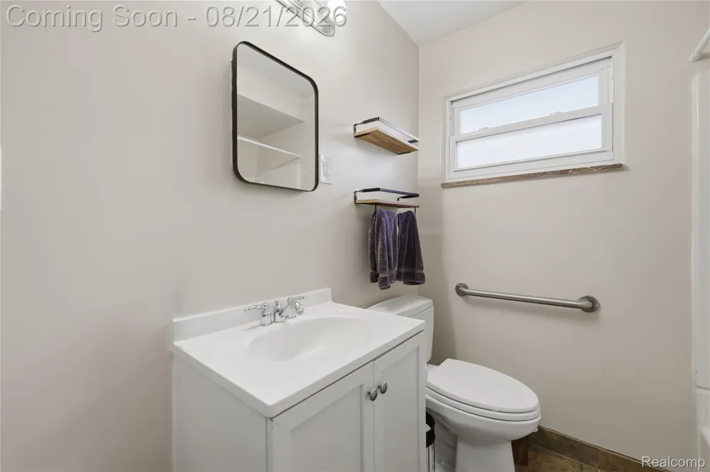 62 Madison Avenue Clawson City, MI 48017