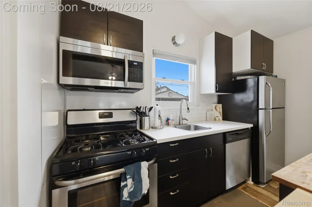 62 Madison Avenue Clawson City, MI 48017