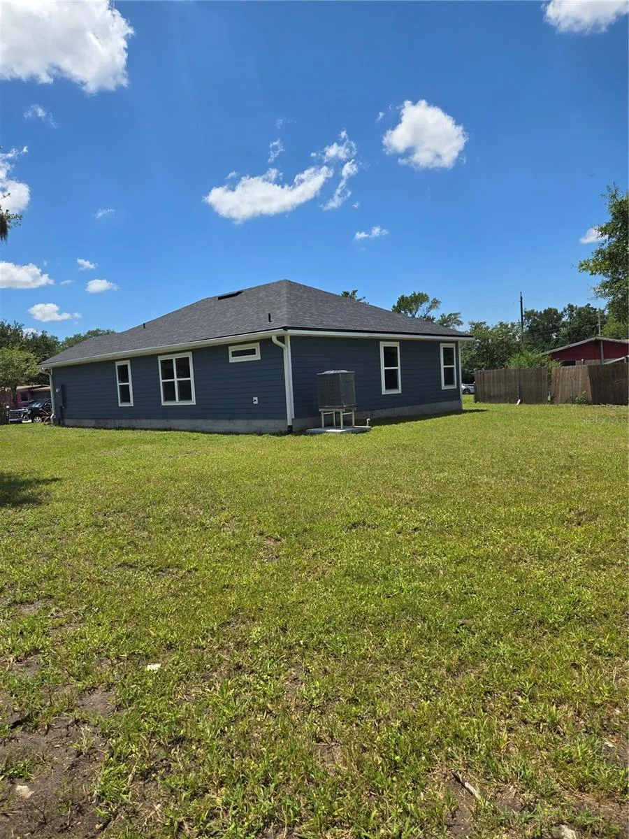 4437 BESSIE CIRCLE E Jacksonville, FL 32209