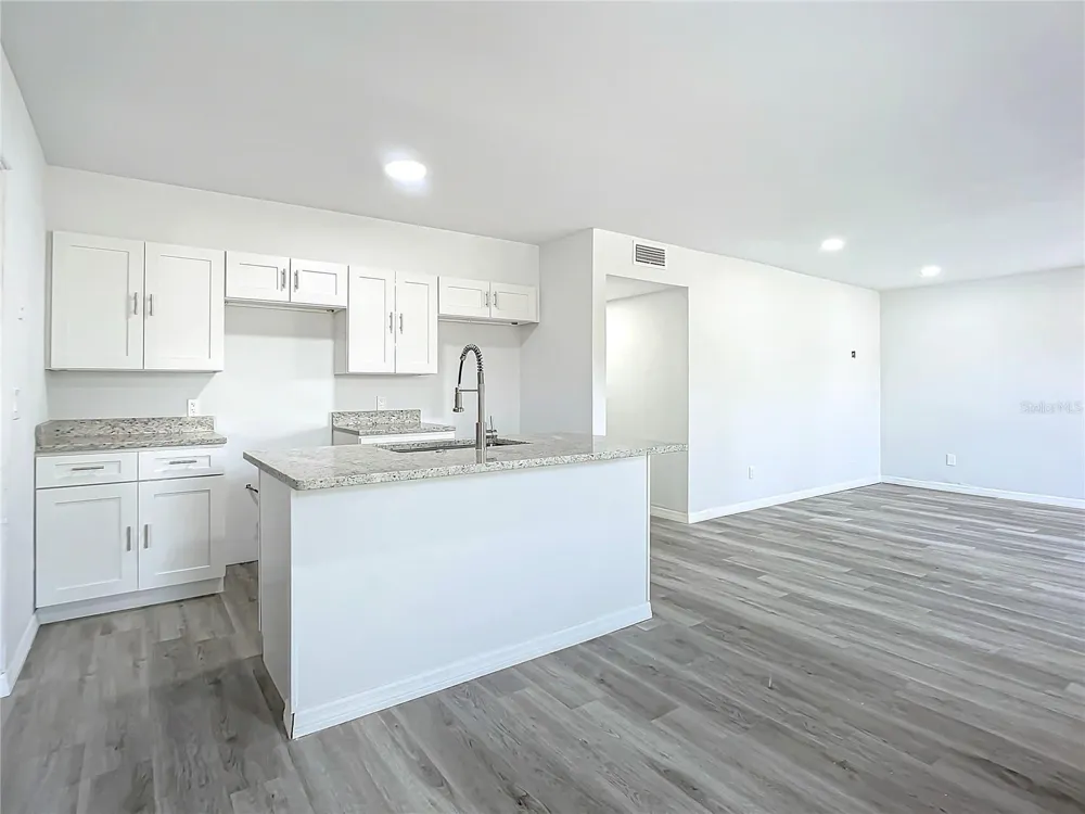 933 MARION STREET Daytona Beach, FL 32114