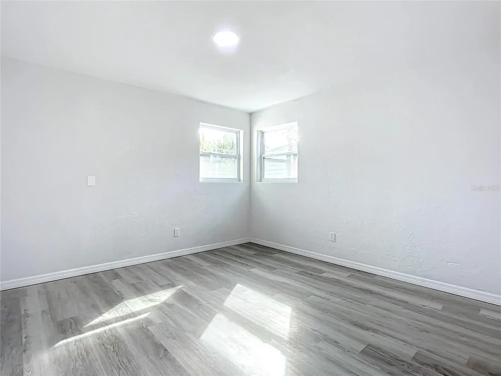 933 MARION STREET Daytona Beach, FL 32114