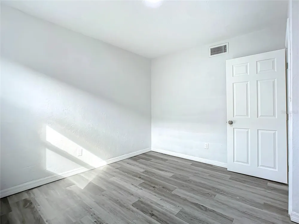 933 MARION STREET Daytona Beach, FL 32114