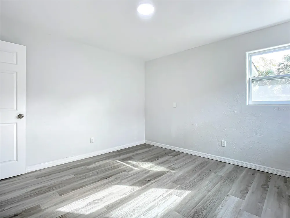 933 MARION STREET Daytona Beach, FL 32114