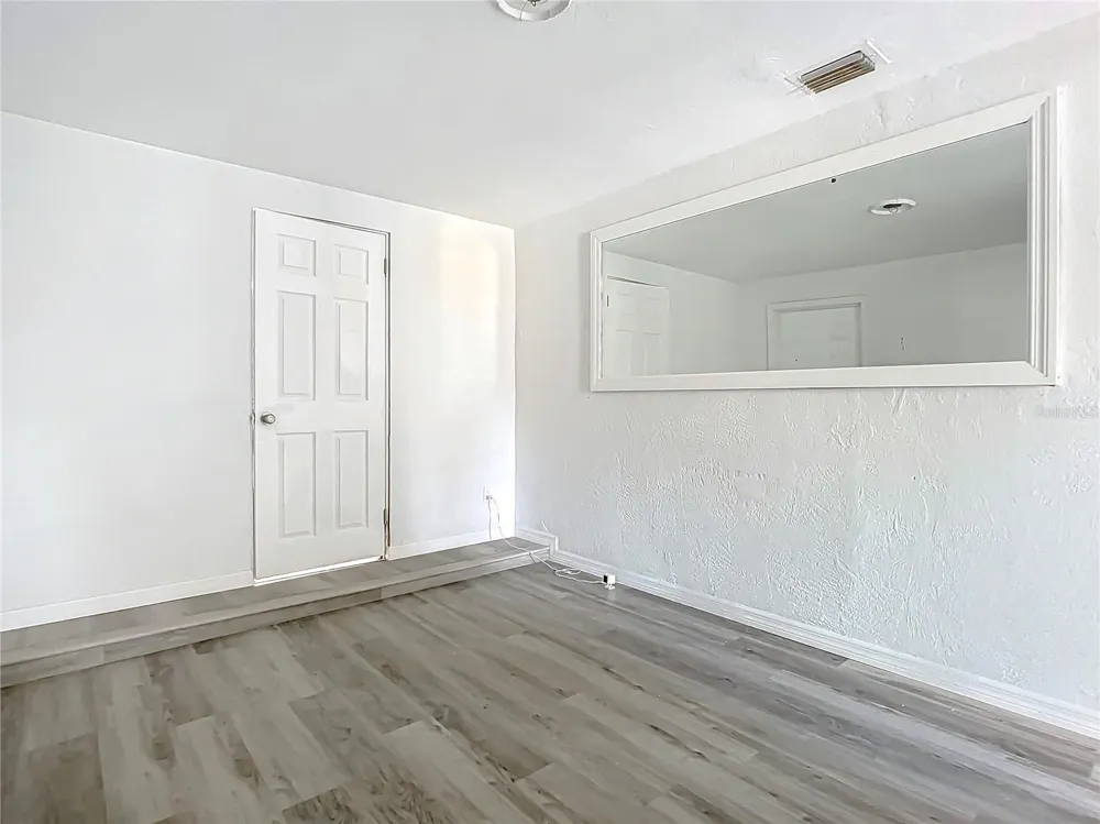 933 MARION STREET Daytona Beach, FL 32114
