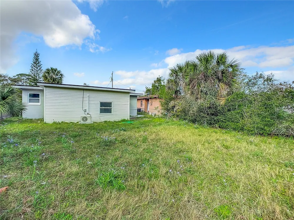 933 MARION STREET Daytona Beach, FL 32114