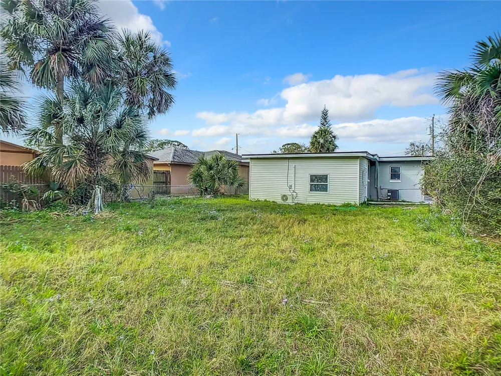 933 MARION STREET Daytona Beach, FL 32114