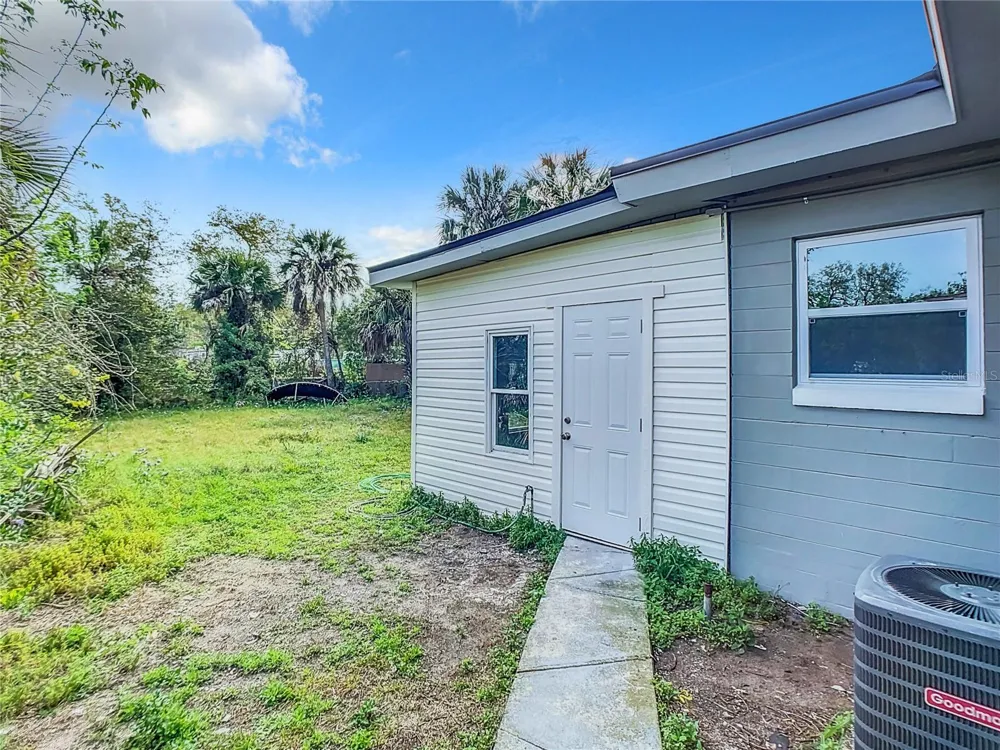 933 MARION STREET Daytona Beach, FL 32114