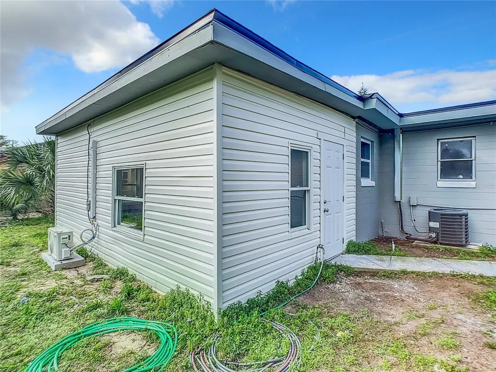 933 MARION STREET Daytona Beach, FL 32114
