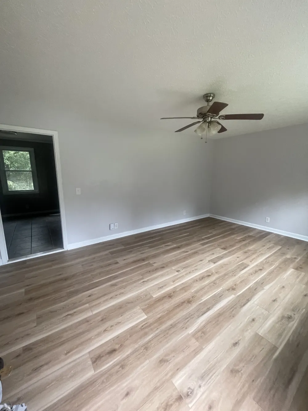 1143 Chestnut Dr Burns, TN 37029