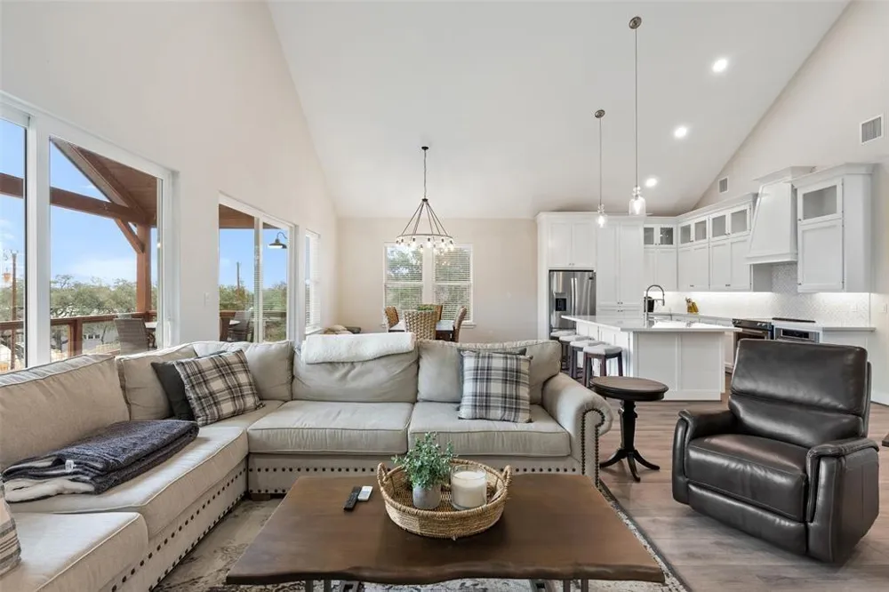 3160 Lakeview Drive Canyon Lake, TX 78133