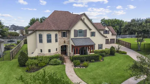 3334 Prestwick Square