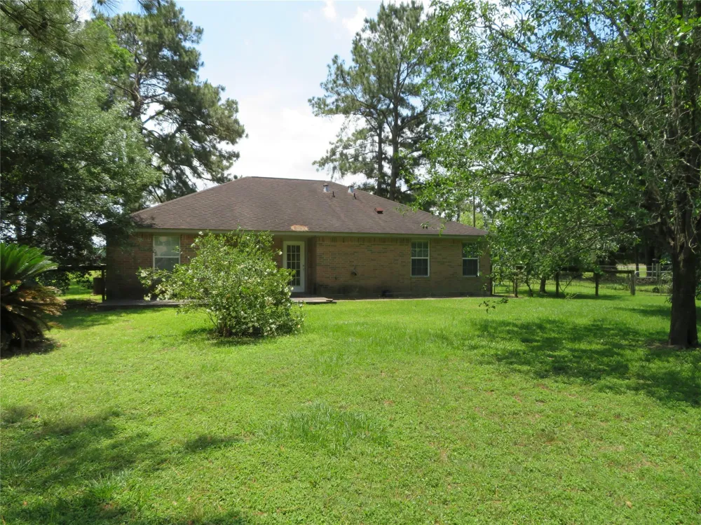 15682 Highway 105 Cleveland, TX 77327
