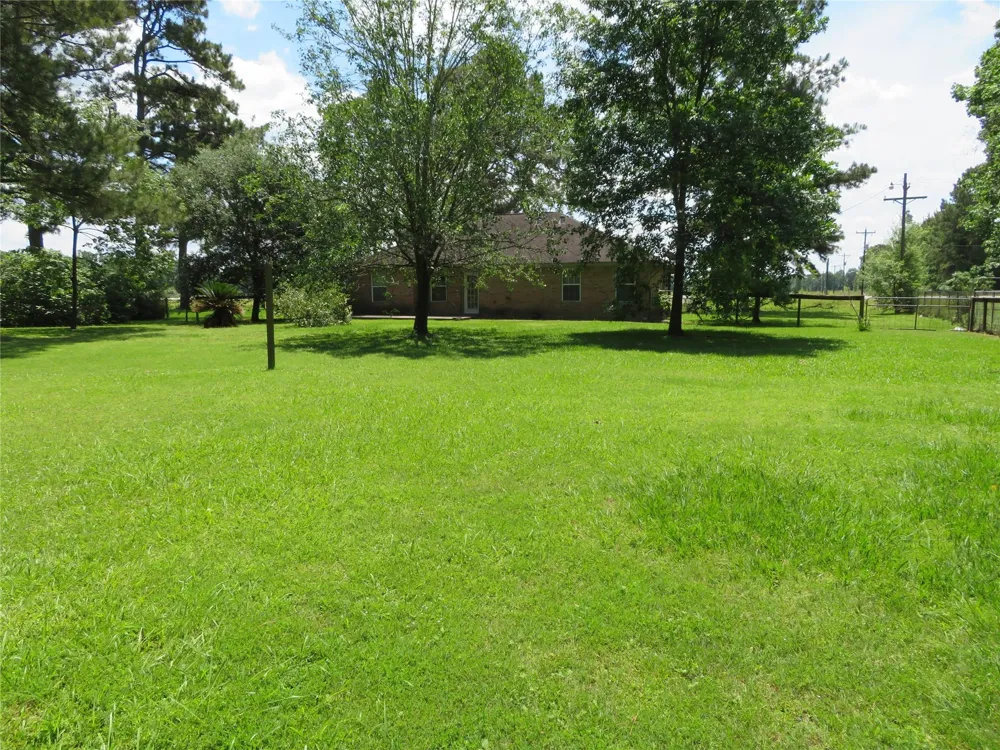 15682 Highway 105 Cleveland, TX 77327