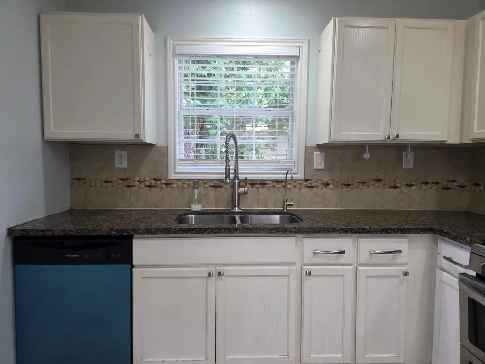 209 Franlee Street La Marque, TX 77568