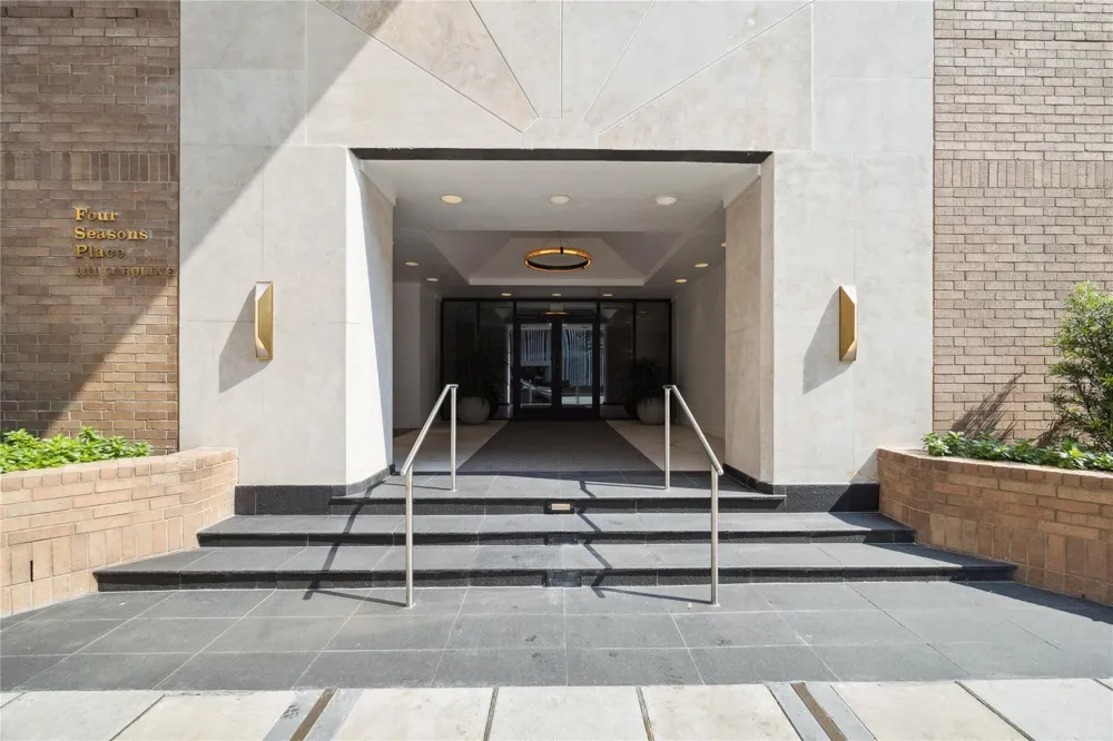 1111 Caroline Street #2908 Houston, TX 77010