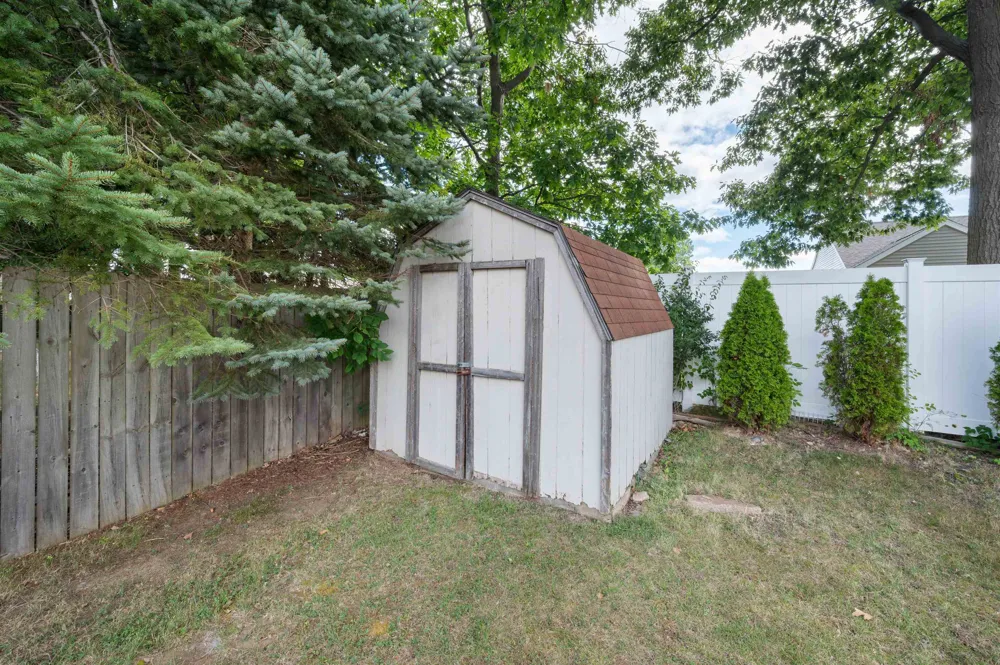 4403 Great Oaks Drive Burton City, MI 48439