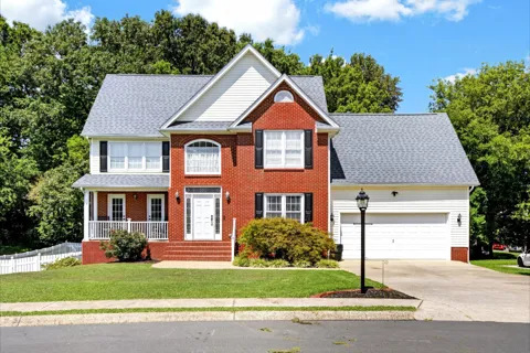 144 Bartlett Cir NE