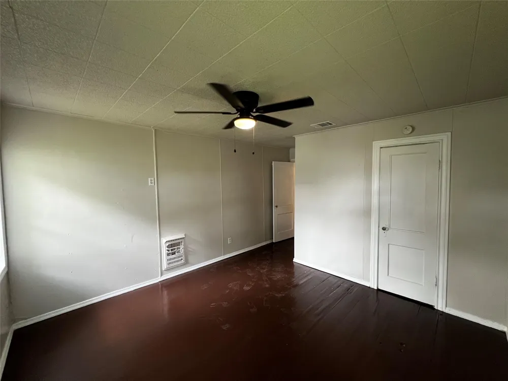 1805 E North Street Victoria, TX 77901