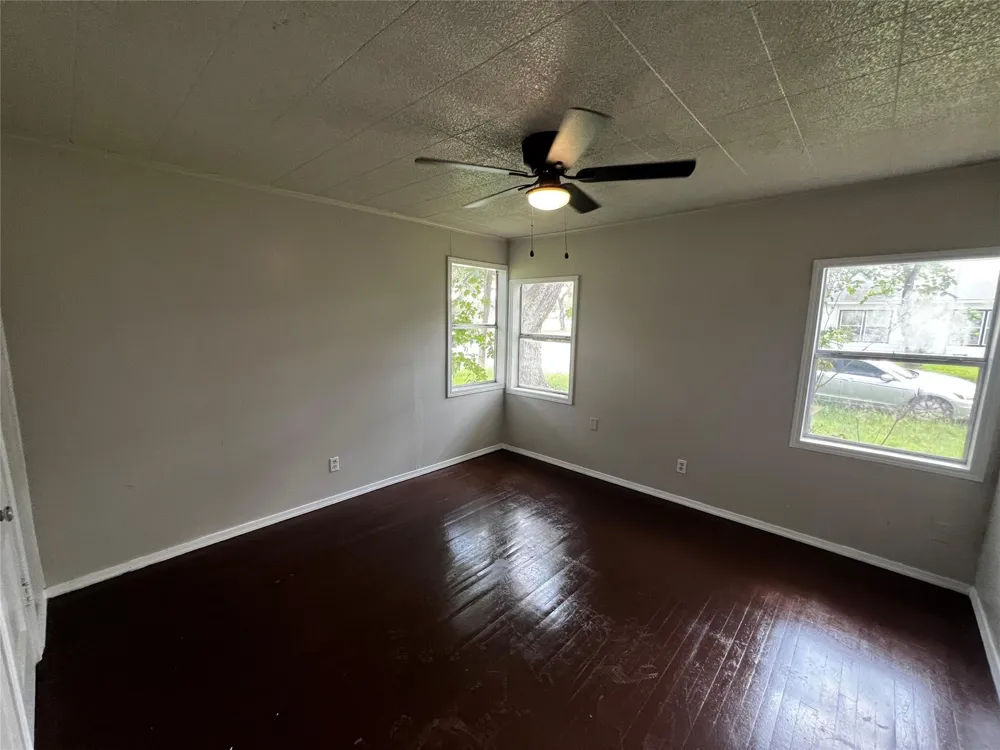 1805 E North Street Victoria, TX 77901