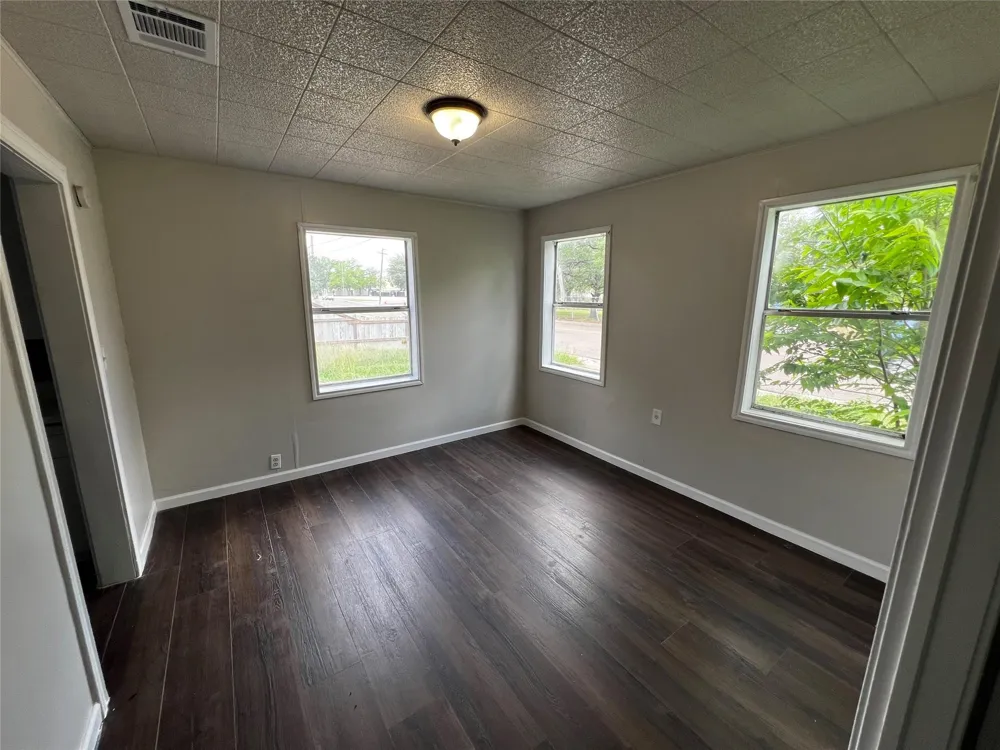 1805 E North Street Victoria, TX 77901