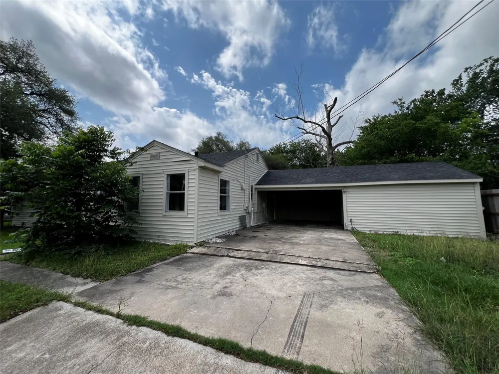 1805 E North Street Victoria, TX 77901
