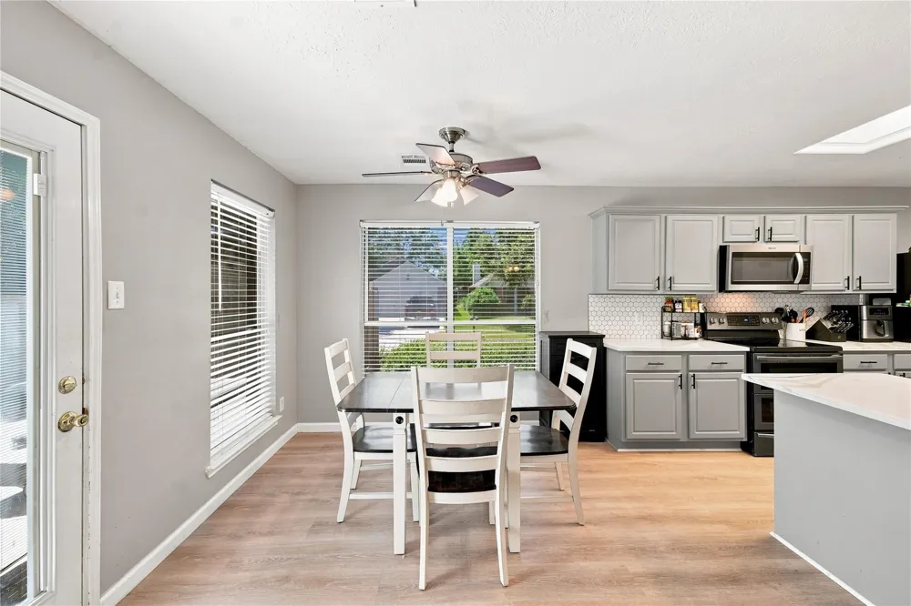 217 Fox Springs Court Dickinson, TX 77539