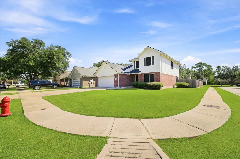 217 Fox Springs Court Dickinson, TX 77539