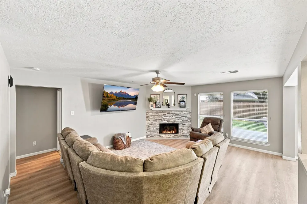 217 Fox Springs Court Dickinson, TX 77539