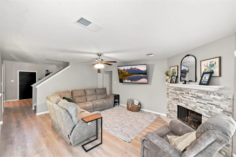 217 Fox Springs Court Dickinson, TX 77539