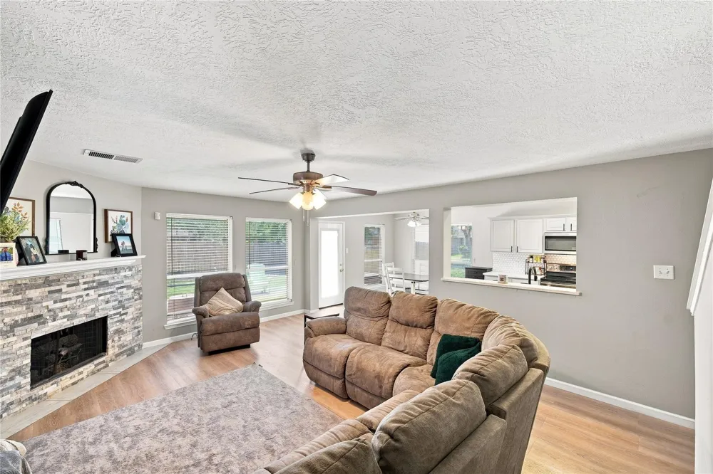 217 Fox Springs Court Dickinson, TX 77539