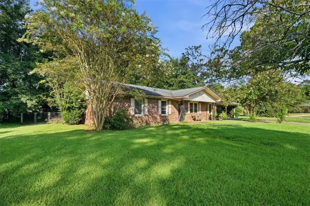 109 Avalon Drive Warner Robins, GA 31093