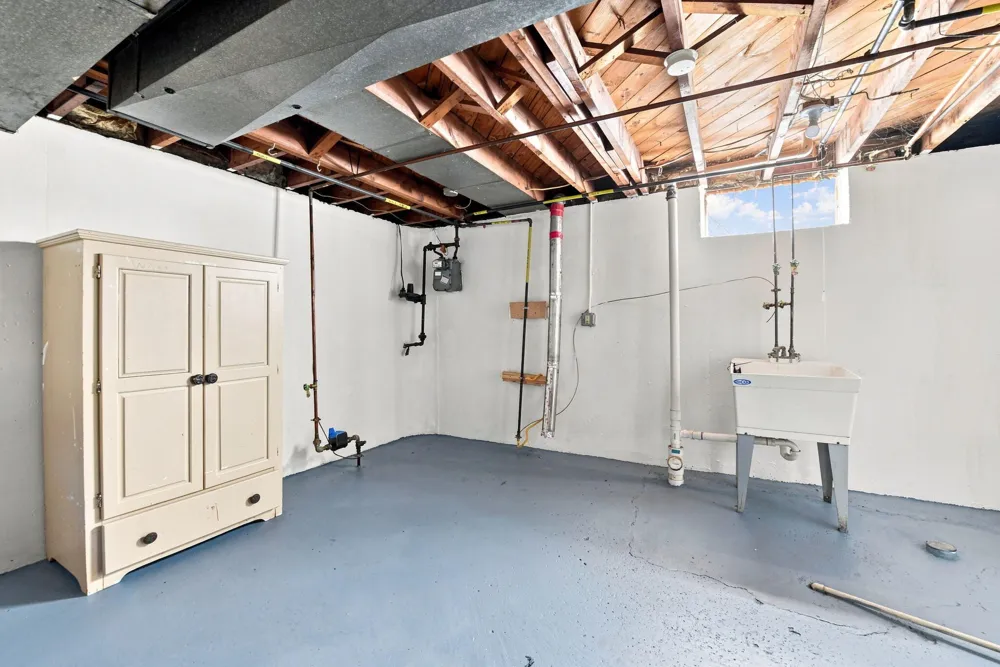 716 Mayflower Avenue Lincoln Park, MI 48146