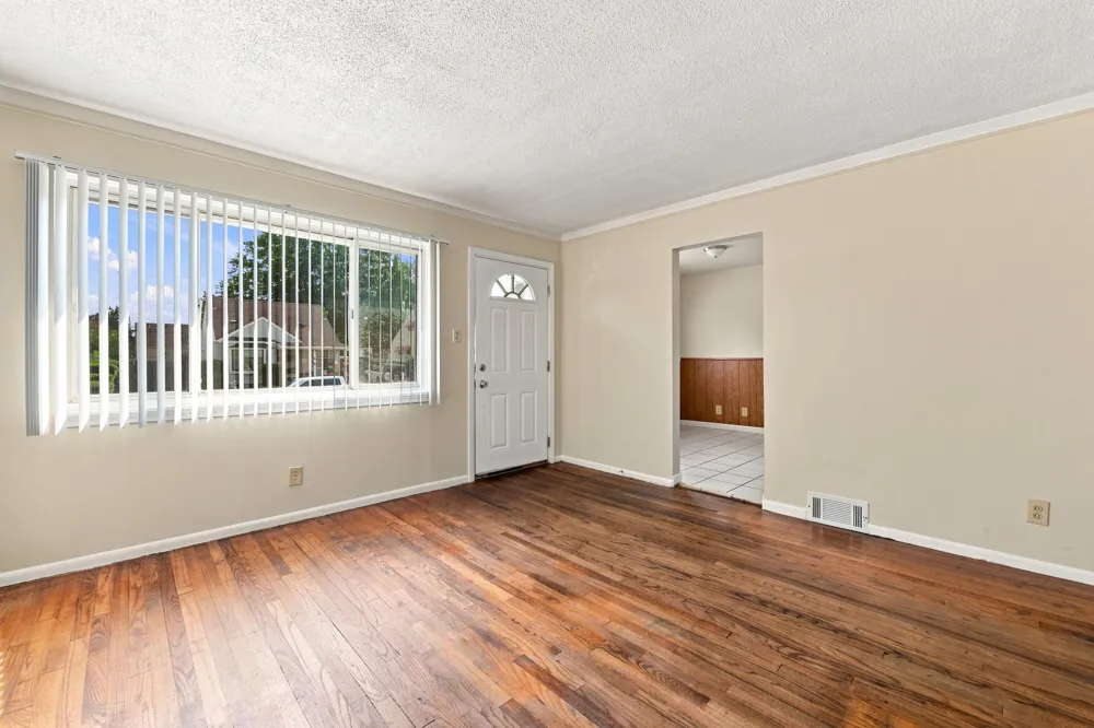 716 Mayflower Avenue Lincoln Park, MI 48146