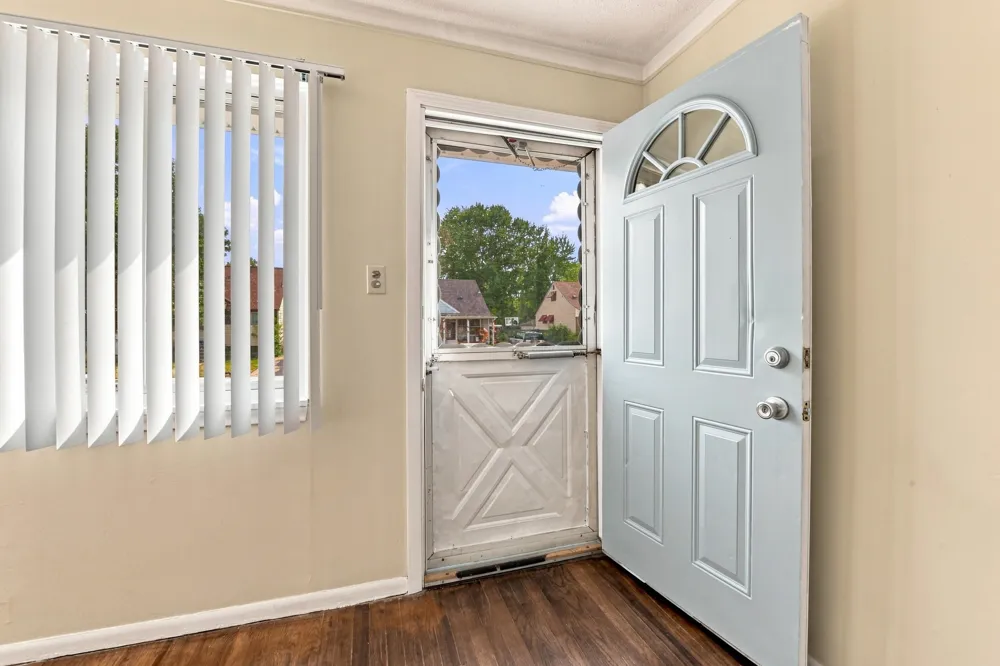 716 Mayflower Avenue Lincoln Park, MI 48146