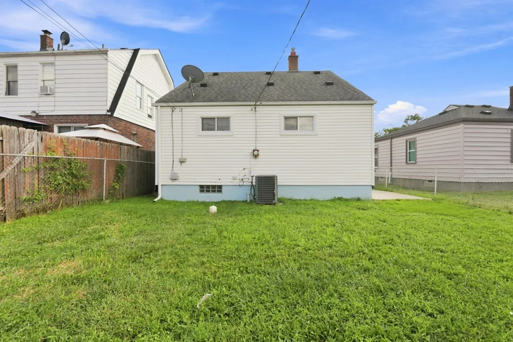 716 Mayflower Avenue Lincoln Park, MI 48146