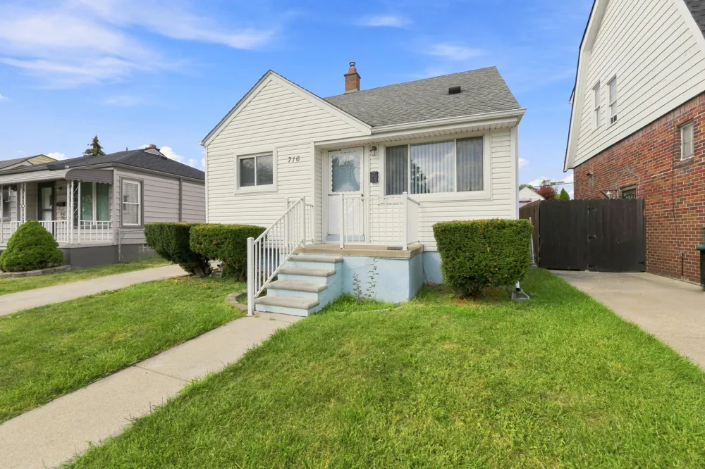 716 Mayflower Avenue Lincoln Park, MI 48146